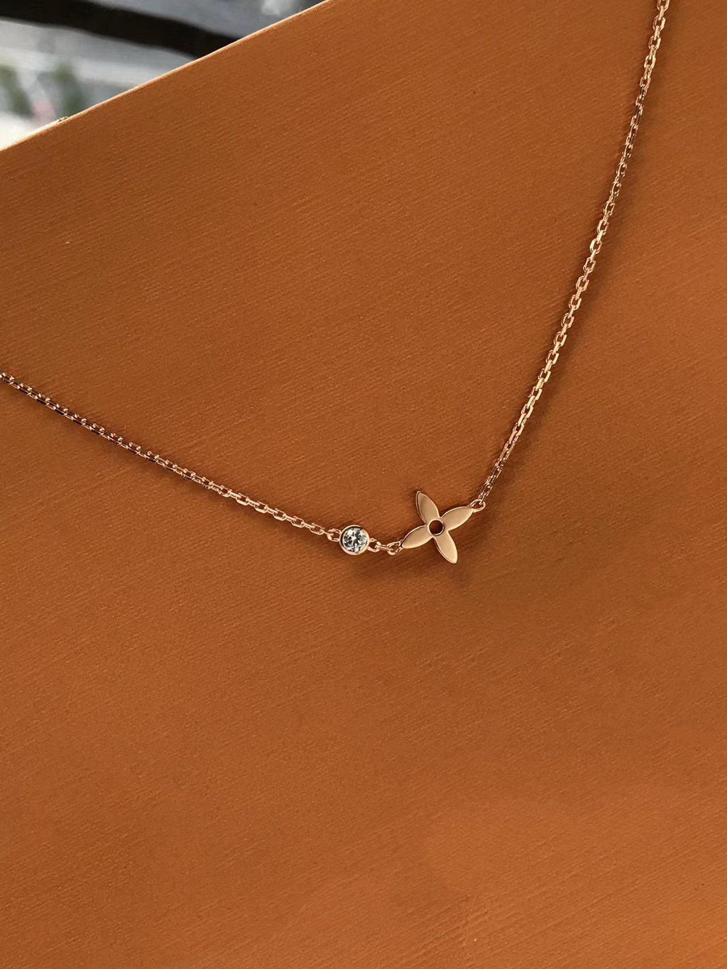 LOUIS VUITTON BLOSSOM PENDANT PINK GOLD AND DIAMOND